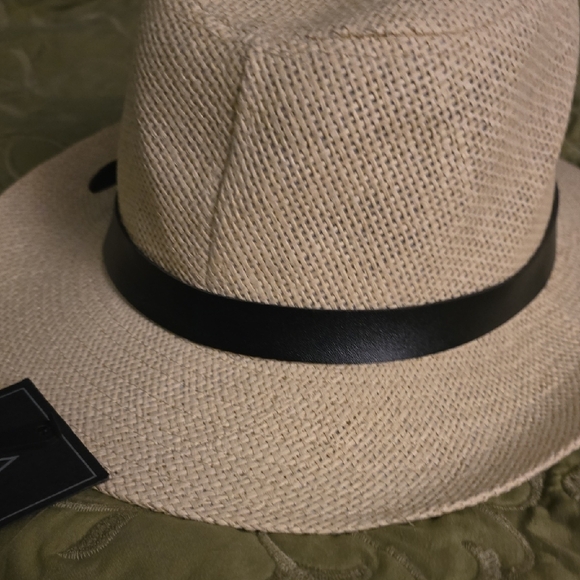 Stylish Cream Fedora with Black Band - Picture 5 of 8
